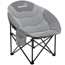 Sessel mit runder Form und grauem Bezug, auf klappbarem, schwarzem Gestell. Seitentasche vorhanden.