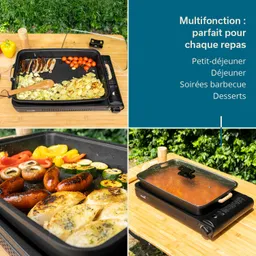 Eine elektrische Grillplatte mit verschiedenen Lebensmitteln: Gemüse, Würstchen und Kartoffeln, auf einem Holztisch.