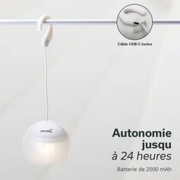 Eine hängende Lampe mit einem weißen Lampenschirm und einem Kabel ist an einem Stahldraht befestigt. Ein USB-C-Stecker ist sichtbar.