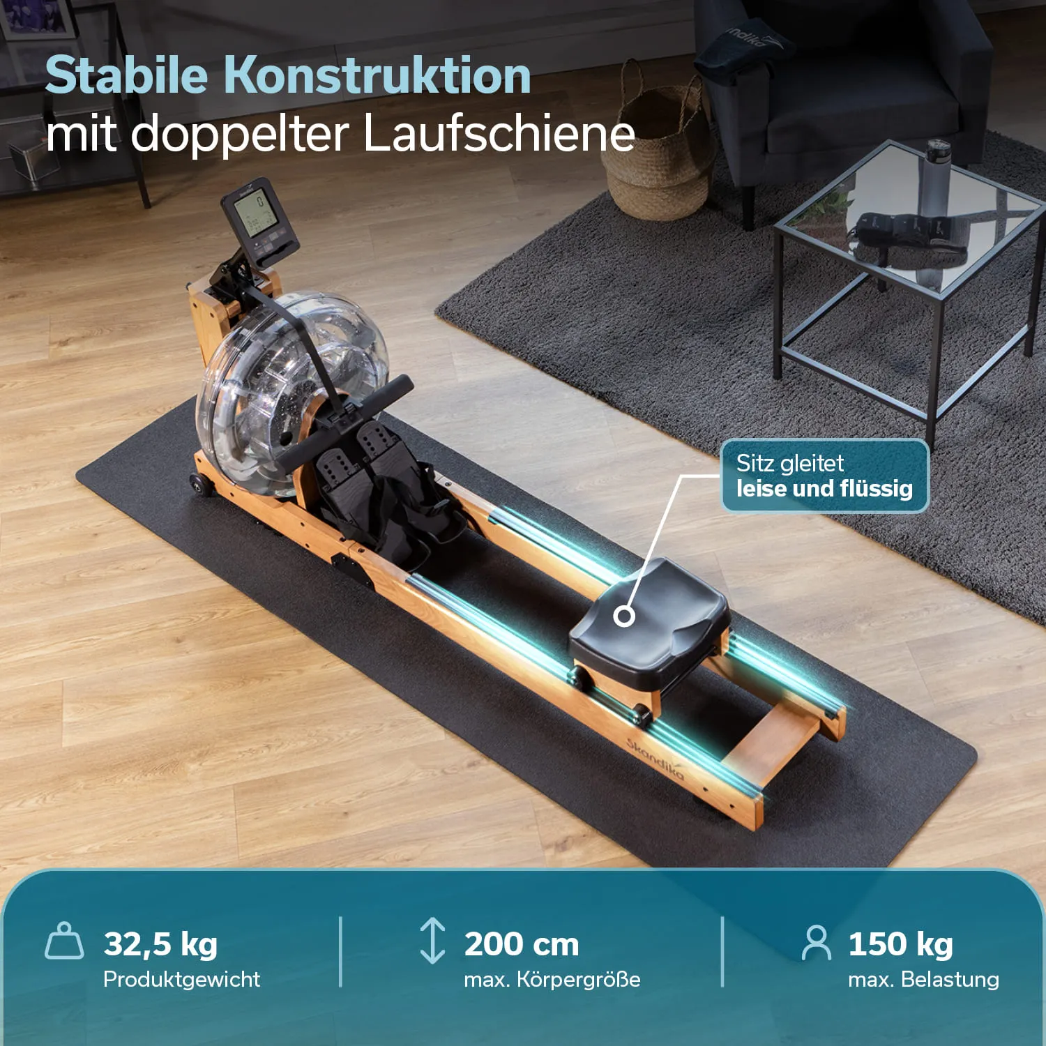 Rudergerät mit doppelter Laufschiene, Holzrahmen und Wasserbehälter. Auf einem Teppich, daneben ein Couchtisch.
