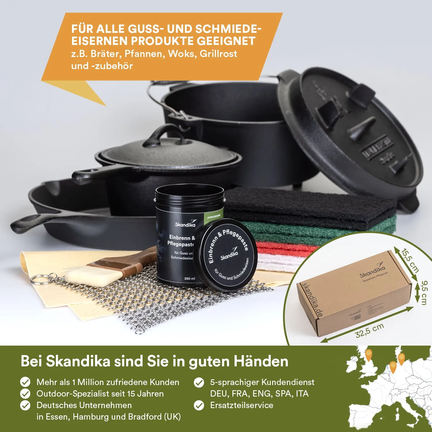 Gusseisenprodukte und Pflegezubehör auf einem Tisch: Töpfe, Pfannen, Pflegepaste, Reinigungspads und eine Verpackung.