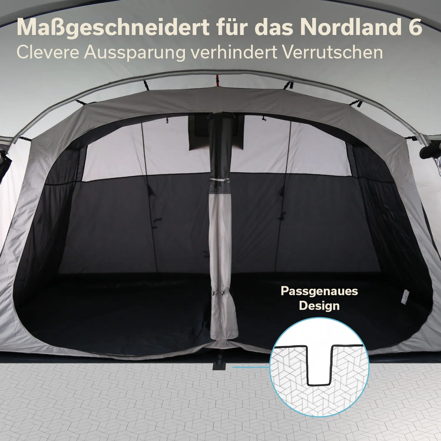 Zeltinneneinrichtung mit grauen und schwarzen Stoffen, Aufteilung in zwei Bereiche, eingekennzeichnete Aussparung und Bodenstruktur sichtbar.