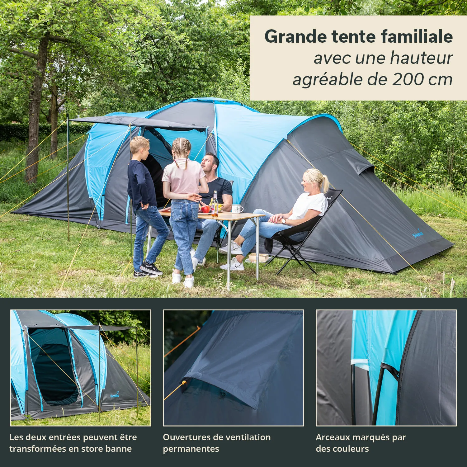 Familienzelt mit blauer und grauer Plane. Vier Personen stehen und sitzen vor einem Tisch im Freien, umgeben von Bäumen.
