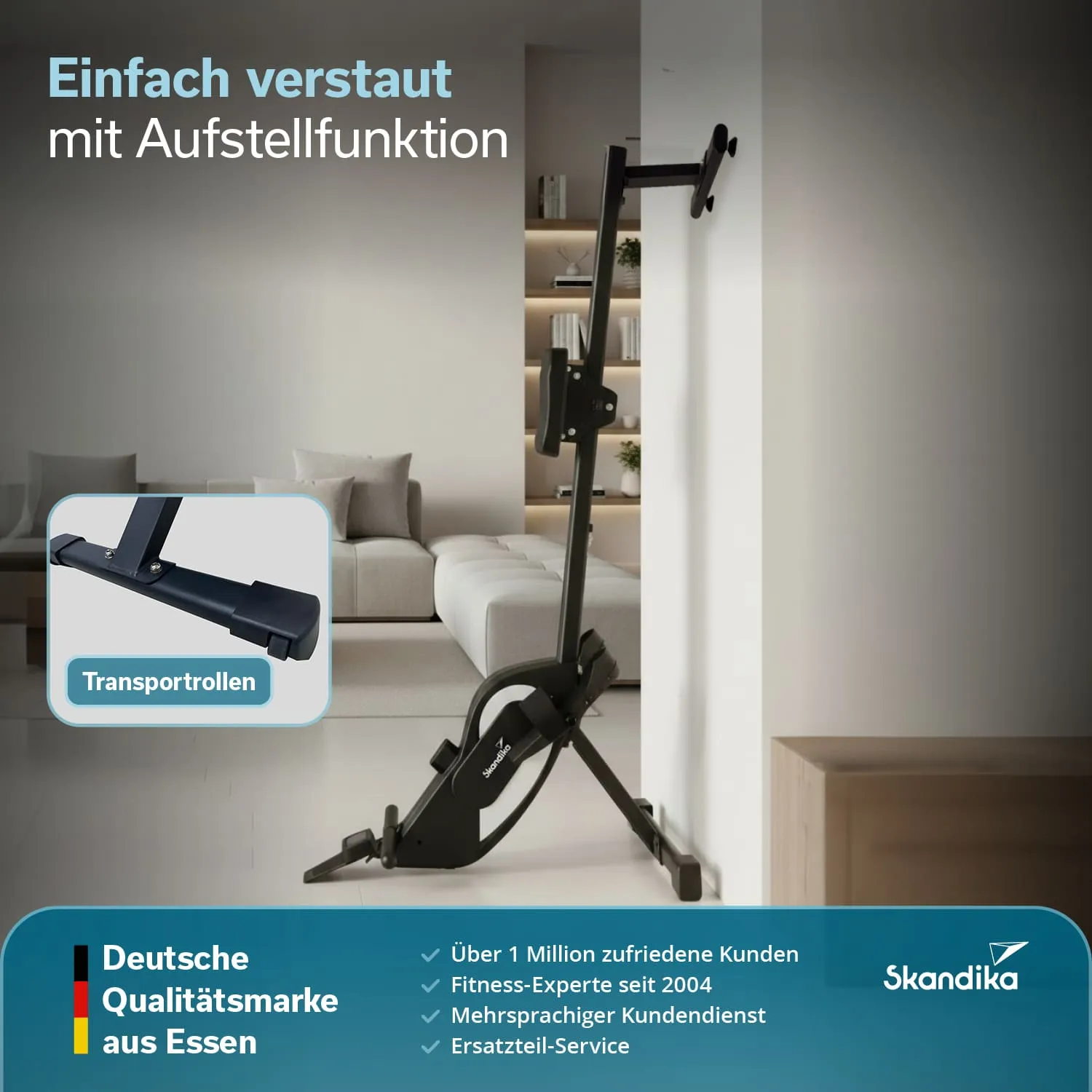 Fitnessgerät in schwarzer Farbe steht an einer Wand in einem modern eingerichteten Raum. Couch und Regale im Hintergrund sichtbar.