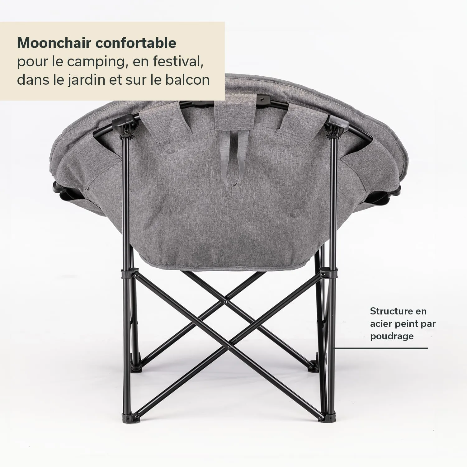 Grauer klappbarer Sessel mit gepolsterter Sitzfläche und schwarzem Metallgestell. Rückansicht des Stuhls.