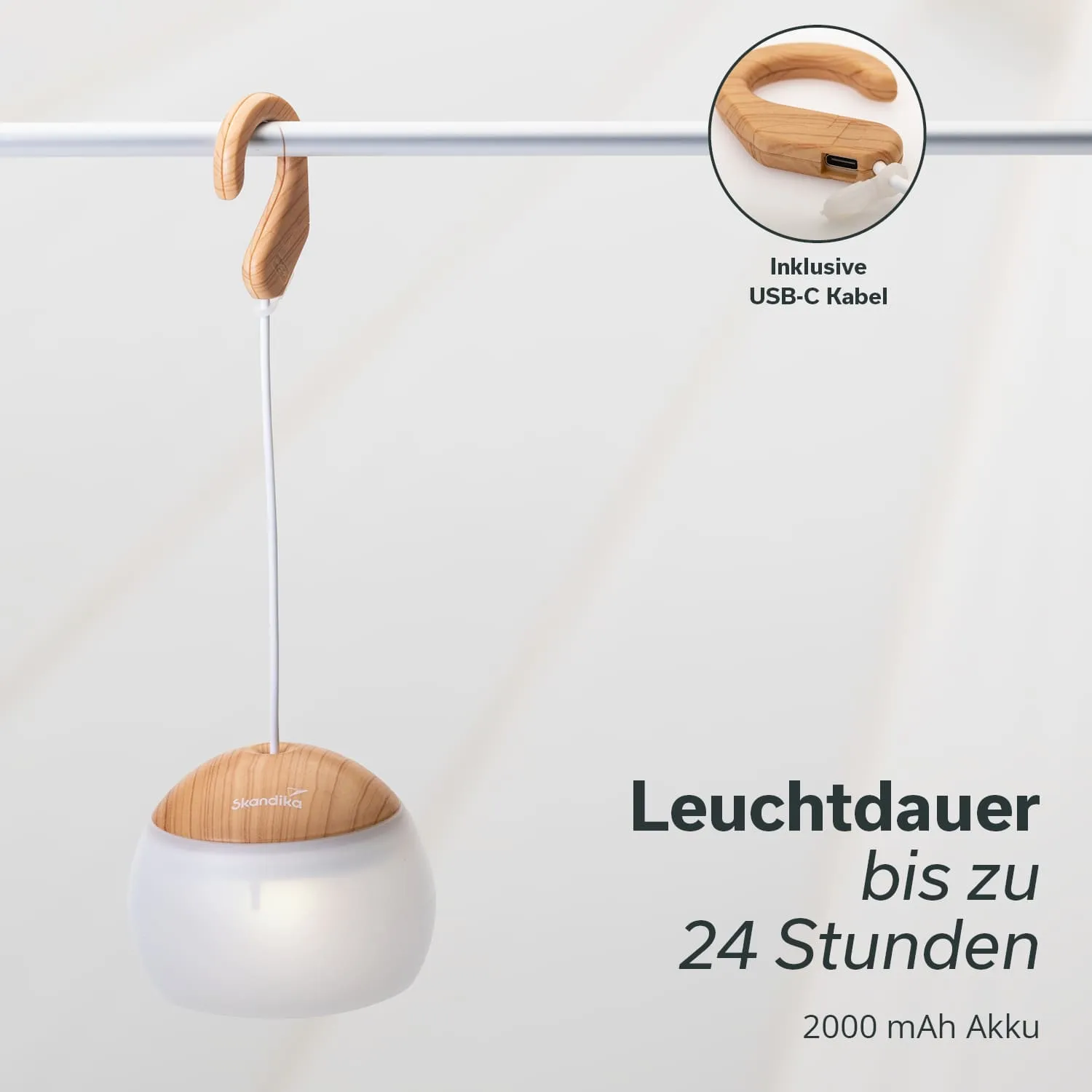 Hängende Lampe mit Holzoberteil und weißem Diffusor. Inklusive USB-C Kabel. Informationen zur Leuchtdauer und Akku.