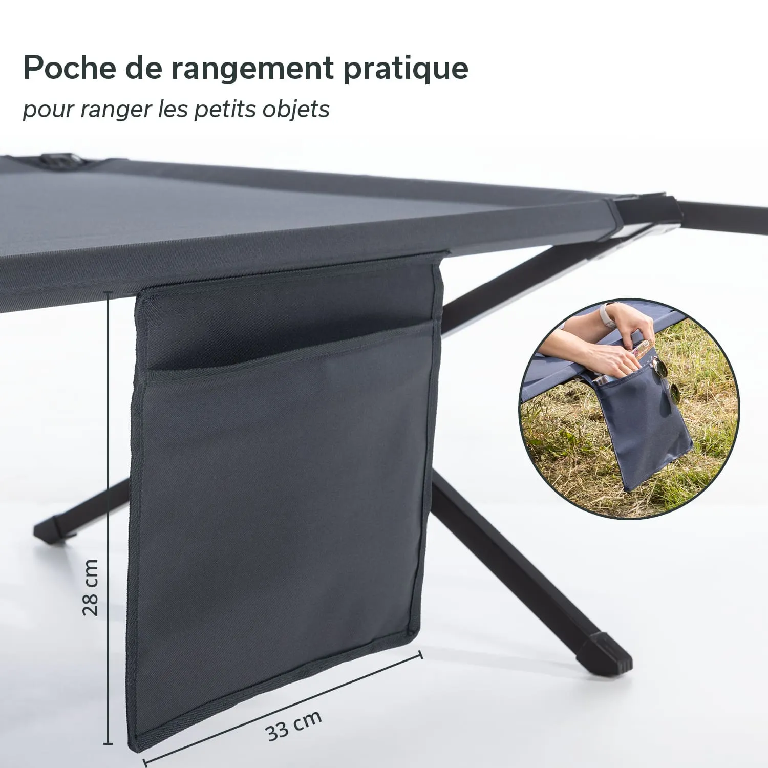 Auf dem Bild ist eine praktische Tasche zum Verstauen kleiner Gegenstände zu sehen. Die Tasche ist an einem Gestell befestigt und misst 28 cm in der Höhe und 33 cm in der Breite.