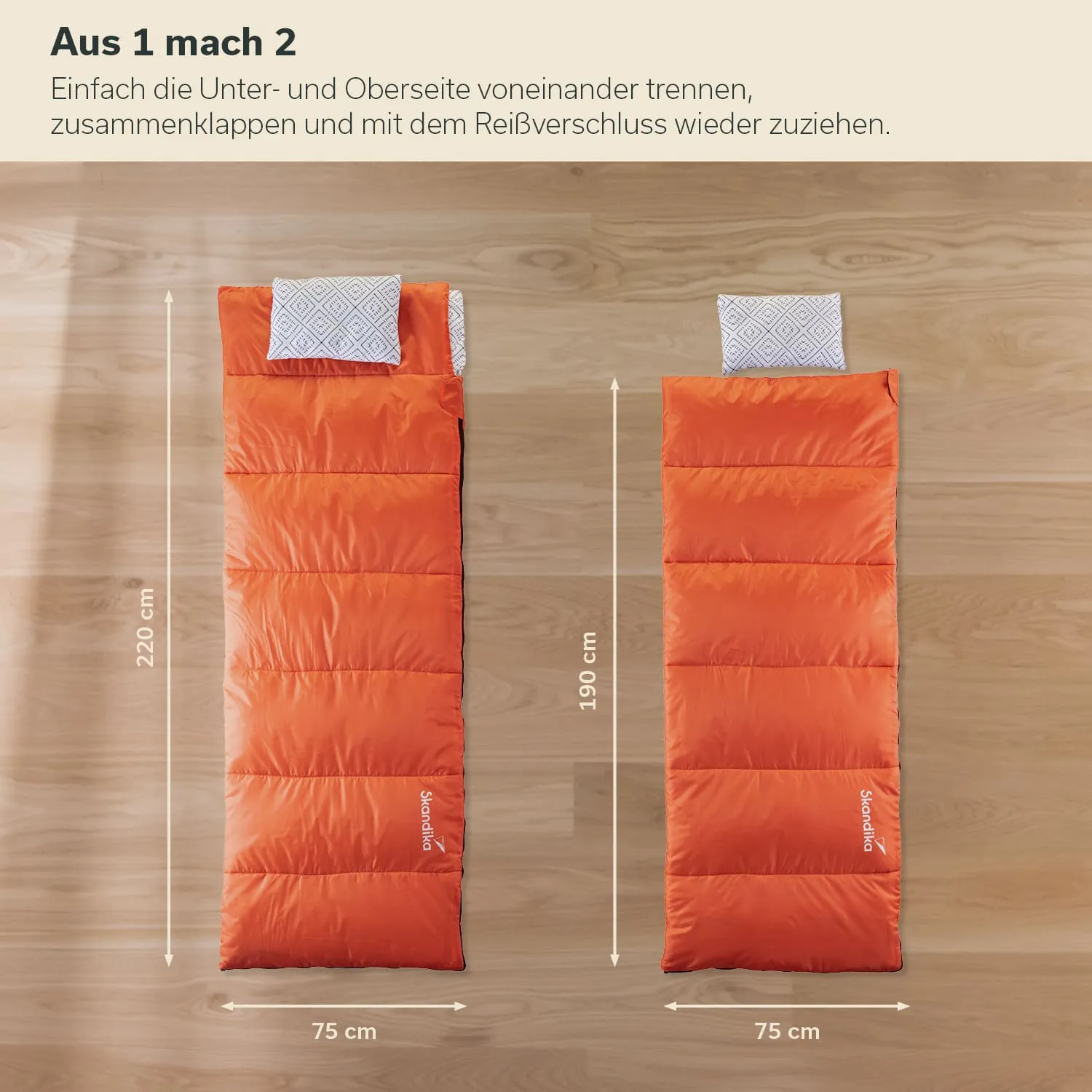Zwei orangefarbene Schlafsäcke liegen auf einem Holzboden. Links ist der Schlafsack mit einer Länge von 220 cm, rechts mit 190 cm. Beide Schlafsäcke haben eine gepolsterte Kopfstütze und sind mit Maßen und Anweisungen versehen.