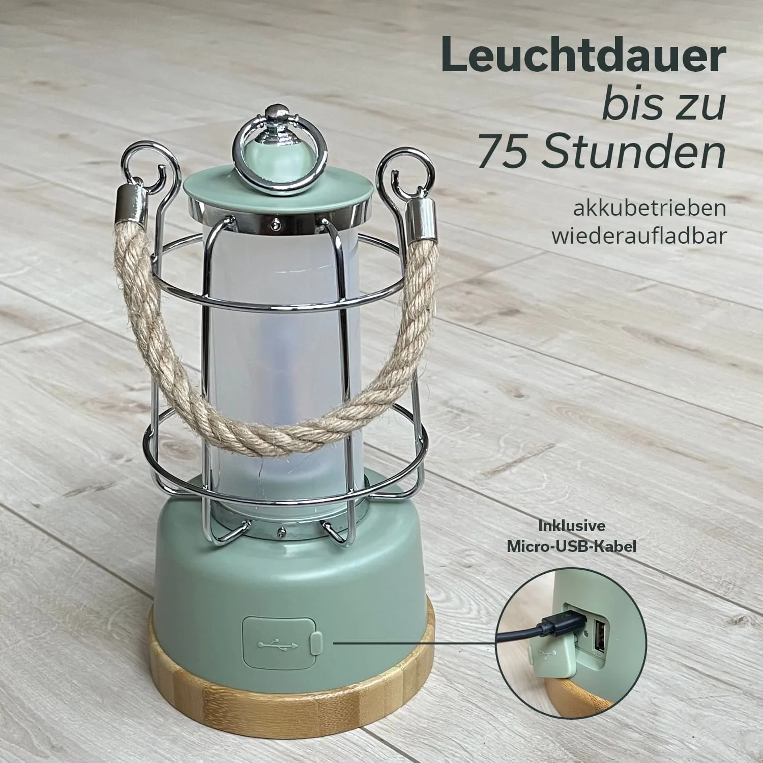 Grüne, akkubetriebene Laterne mit einem stabilen Metallgitter und Seilgriff. Am Fuß ein Holzsockel und Micro-USB-Anschluss sichtbar.