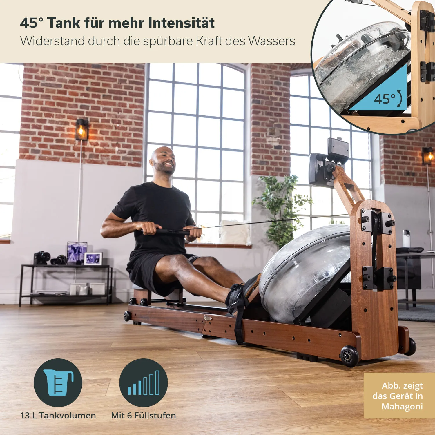 Holzgerät zum Rudern mit 45° Wassertank, Person rudert, große Fenster und gemütlicher Raumgestaltung im Hintergrund.