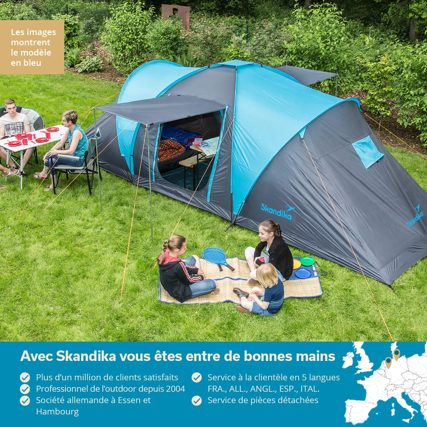Zelt in Blau und Grau auf einer Wiese, umgeben von Menschen, die am Boden sitzen und essen. Einige Prüfgeräte sind sichtbar.