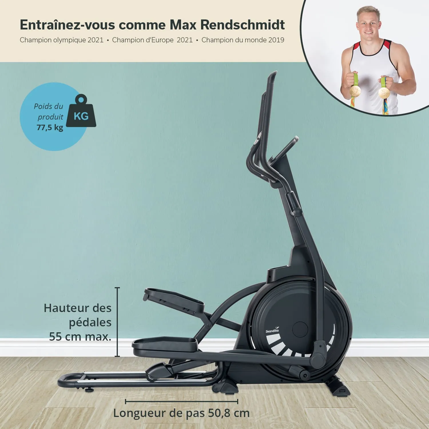 Fitnessgerät in Schwarz mit Pedalen und einem Schwungrad. Hintergrund in hellblauer Wandfarbe. Maße sind angegeben.