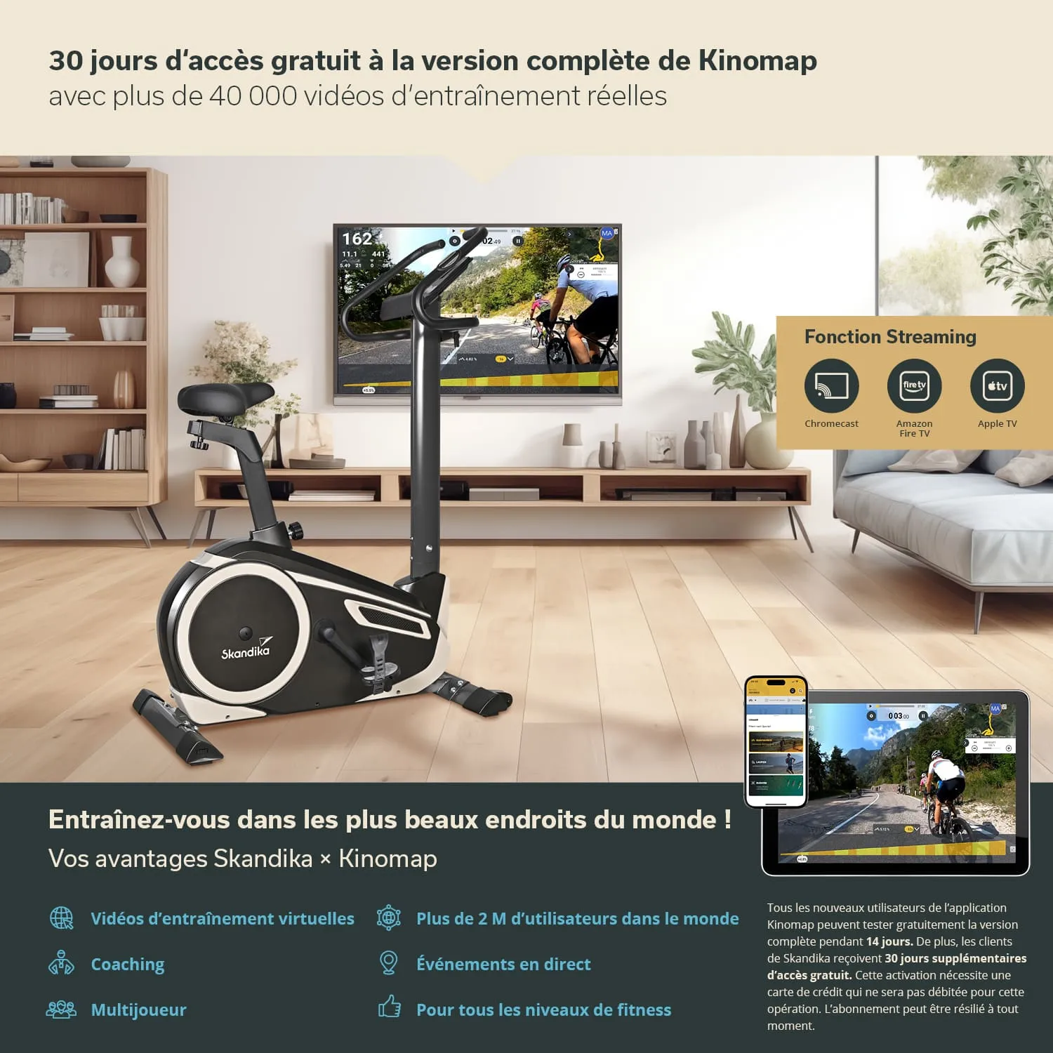Fitness-Bike in einem Wohnraum mit einem Fernseher, der ein Trainingsvideo zeigt. Smartphone und Tablet sind abgebildet.