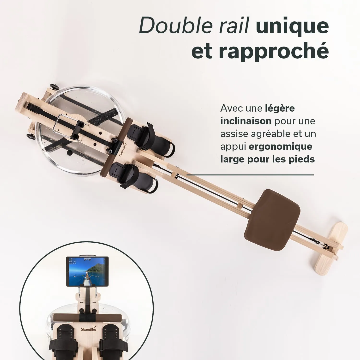Rudergerät aus Holz mit zwei Schienen, transparentem Wassertank und Platz für ein Tablet. Ergonomische Fußstützen vorhanden.