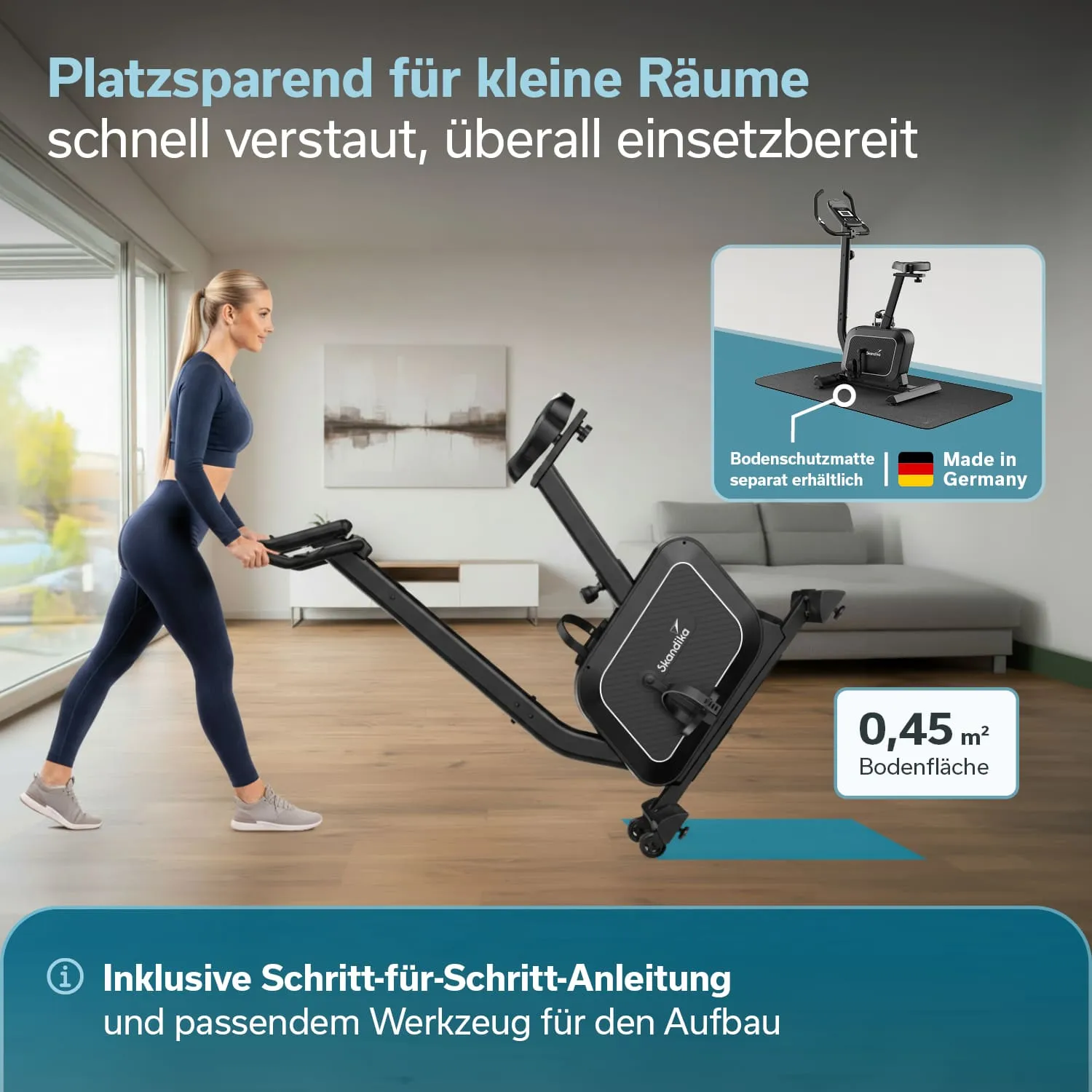 Frau zieht ein platzsparendes Fitnessgerät durch einen Raum mit Holzfußboden. Im Hintergrund eine Couch und ein Fenster.