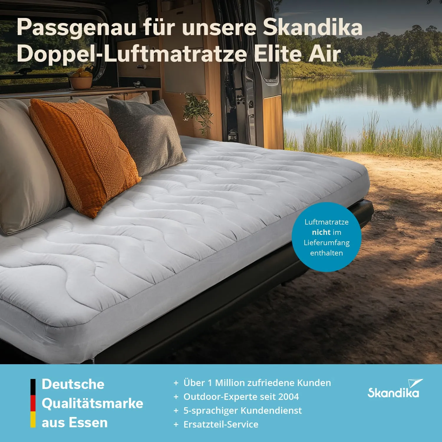 Doppel-Luftmatratze in einem Van mit zwei Kissen, Aussicht auf einen See und Wald im Hintergrund. Textinformationen im Bild.