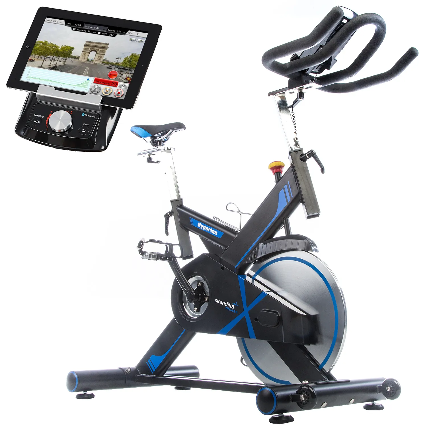 Stationäres Fahrrad mit blau-schwarzem Rahmen und großem Schwungrad. Darauf liegt ein Tablet mit einer Fitnessanwendung.