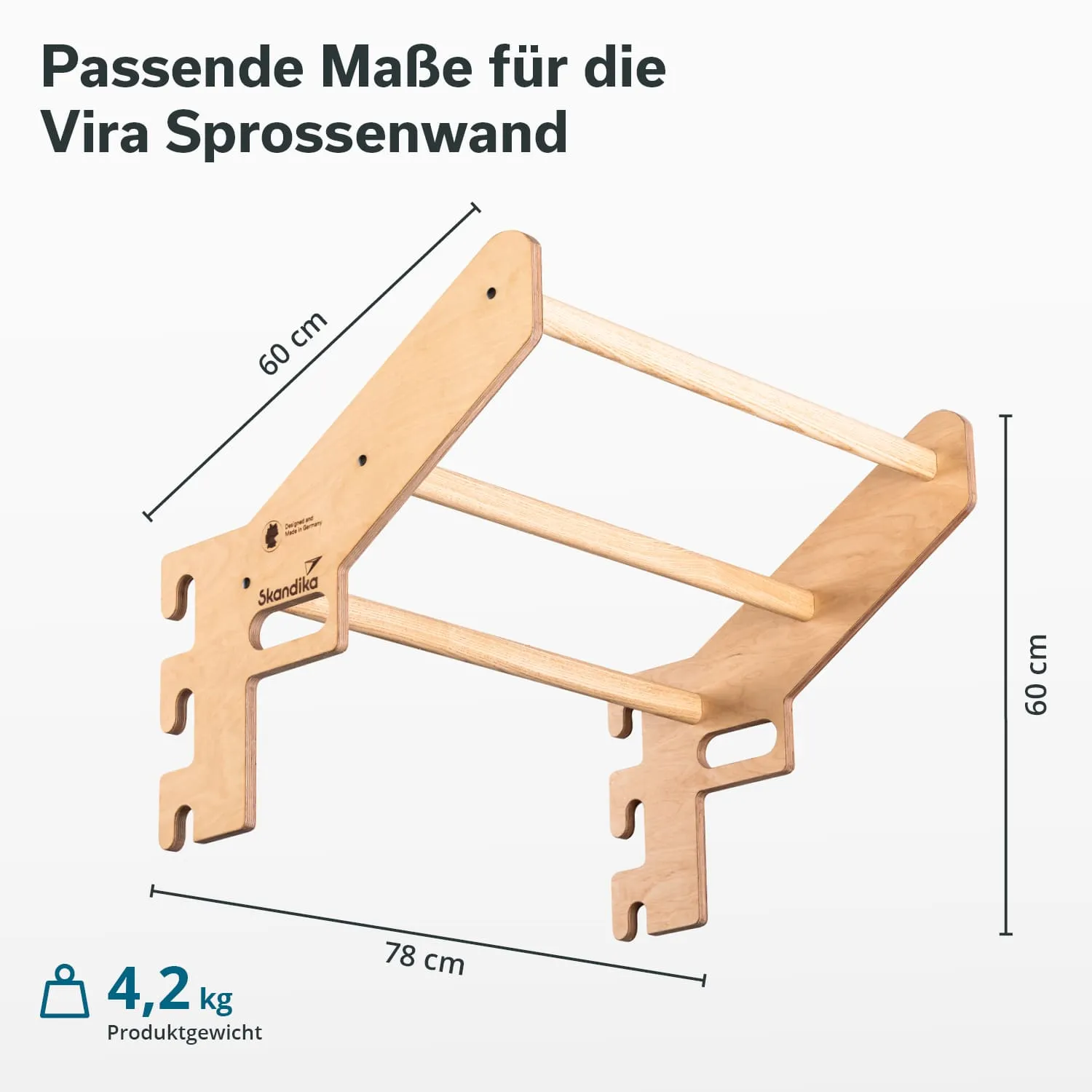 Holzgestell mit drei Querstangen, Dimensionen: 60 cm Höhe, 78 cm Breite, 4,2 kg Gewicht. Produktname: Vira Sprossenwand.
