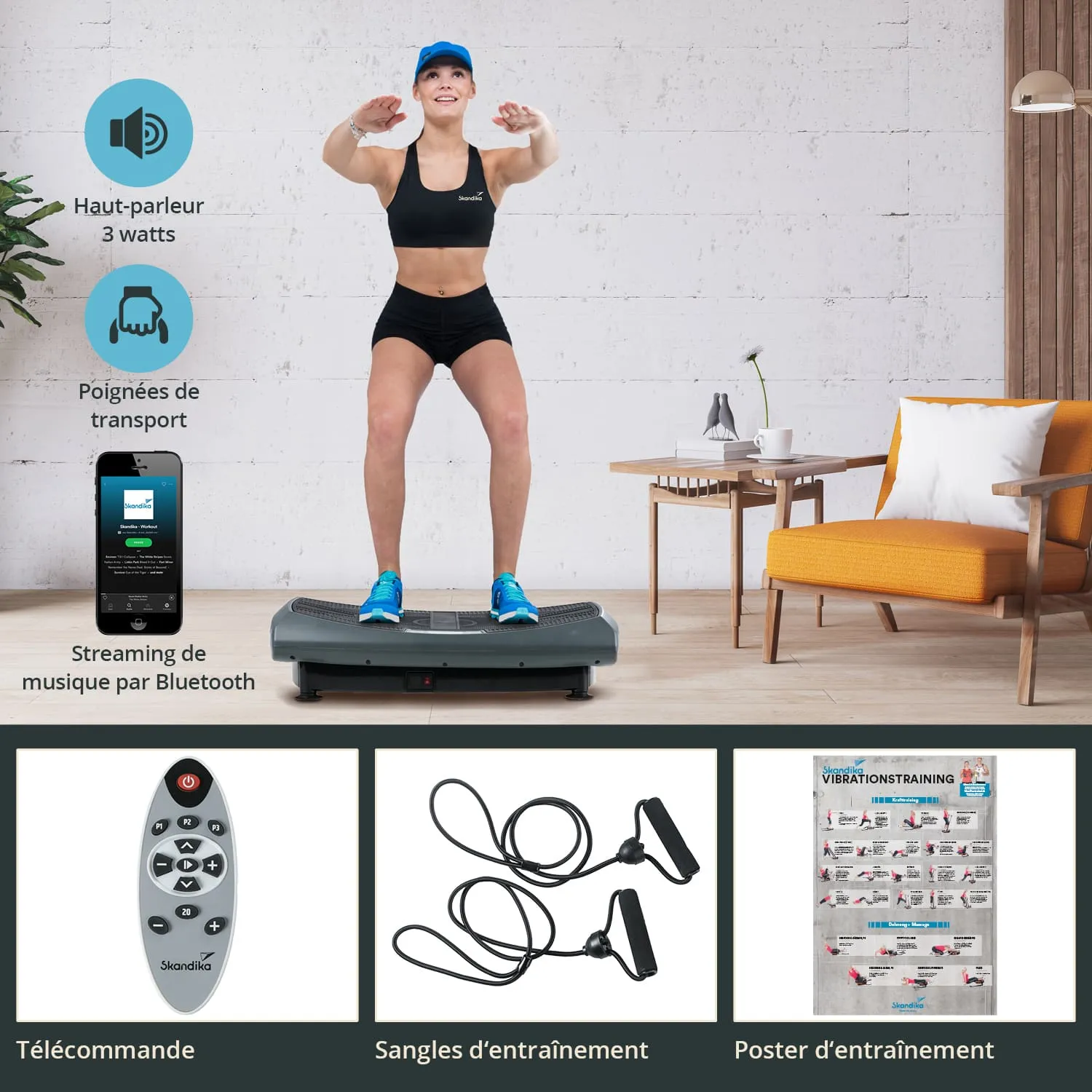 Person steht auf einer Vibrationsplatte in einem Wohnzimmer. Neben der Platte sind ein Smartphone, eine Fernbedienung, Widerstandsbänder und ein Trainingsposter.