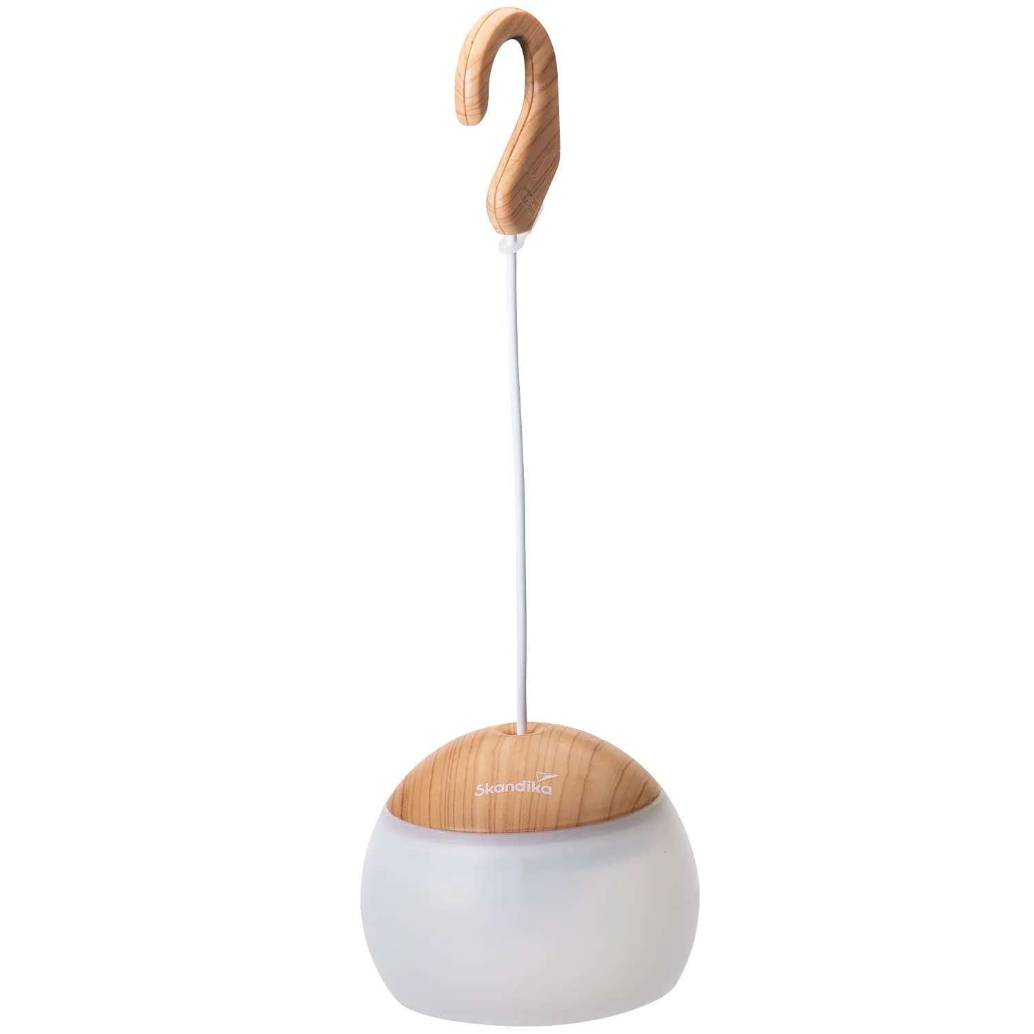 Stehlampe mit runder, milchiger Glaskugel und Holzaufsatz, der wie ein Haken geformt ist.