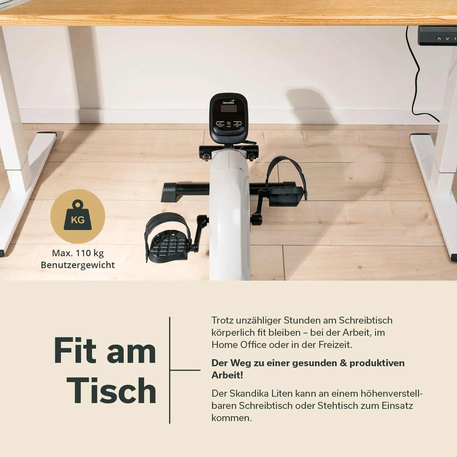 Ein Schreibtisch mit Holzplatte und einem integrierten Fahrrad mit Pedalen und Display. Hinweise zu Benutzergewicht.