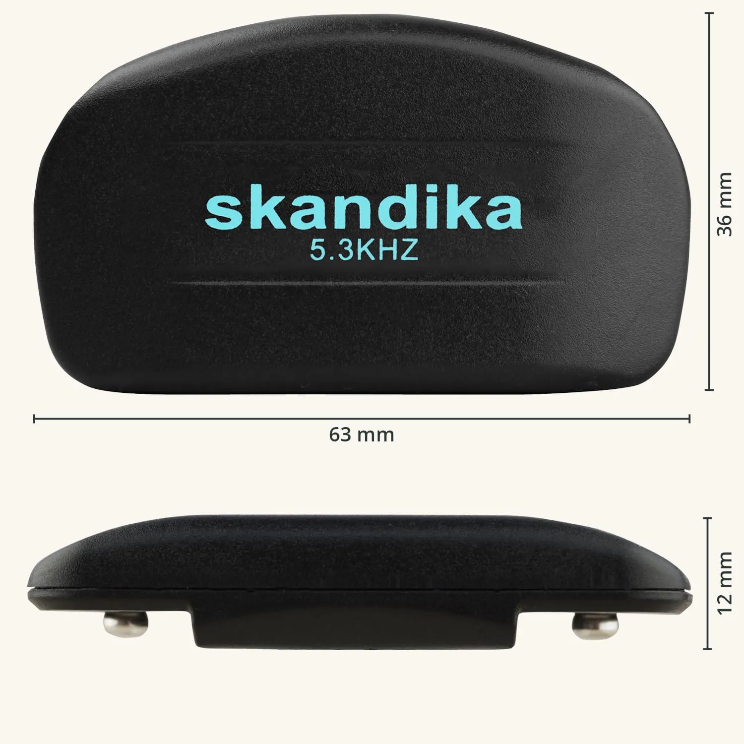 Schwarzes Gerät mit der Aufschrift "skandika 5.3KHZ". Maße: 63 mm Breite, 36 mm Höhe, 12 mm Tiefe.