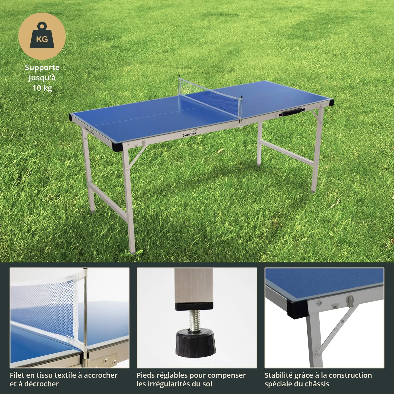 Ein blauer Tisch mit Netz für Tischtennis steht auf grünem Gras. Der Tisch hat ein stabiles Gestell und verstellbare Füße.