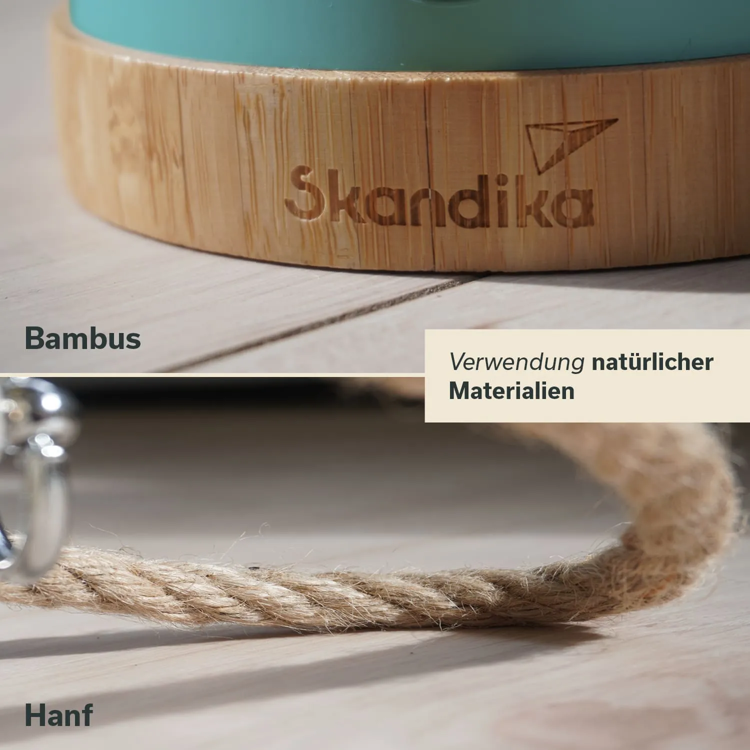 Bambusständer mit der Gravur „Skandika“ und Hanfseil auf einem hellen Untergrund. Textinformationen sind sichtbar.
