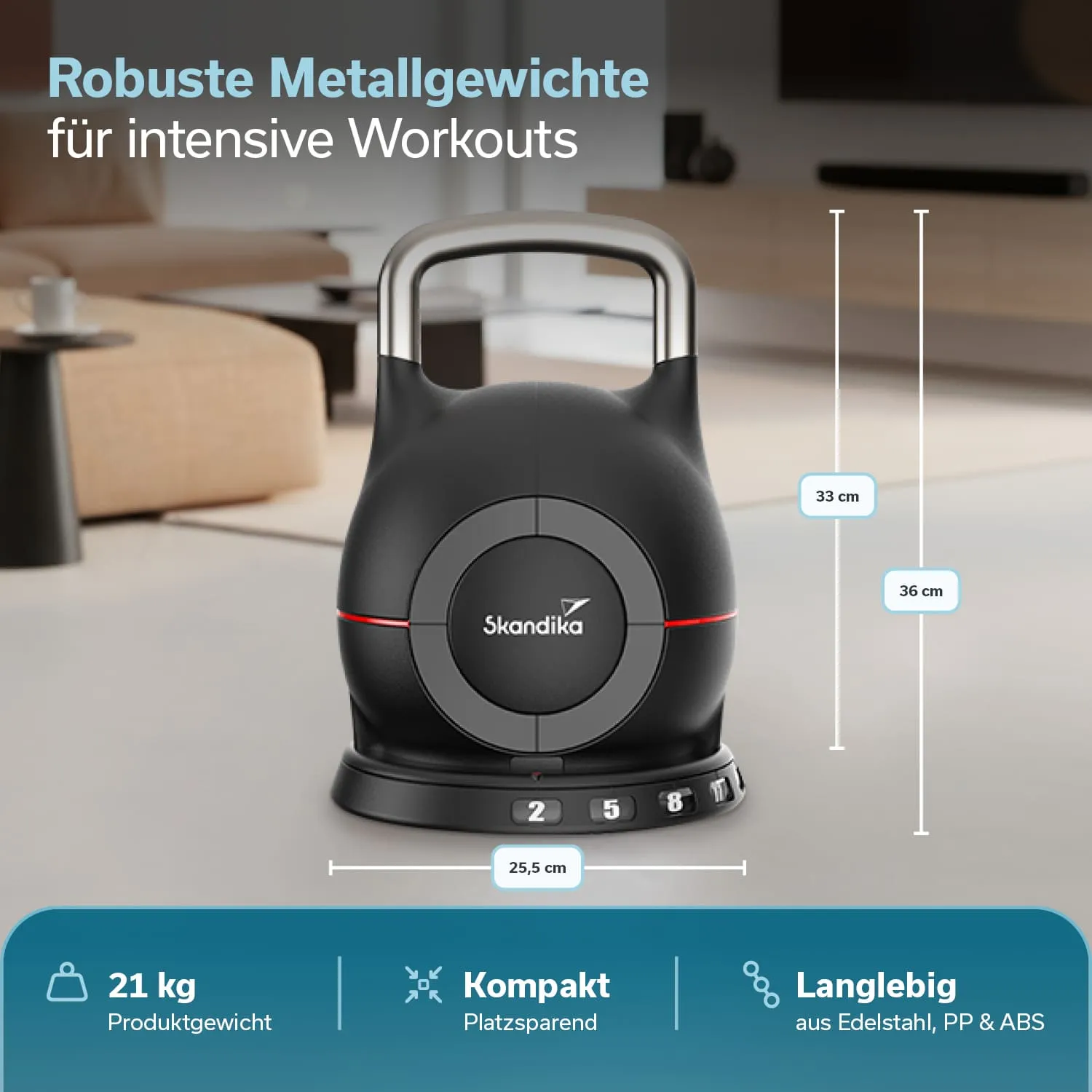Metallkettlebell auf einem Boden, Maße und Produktmerkmale sind angegeben. Hintergrund unscharf mit Möbeln.
