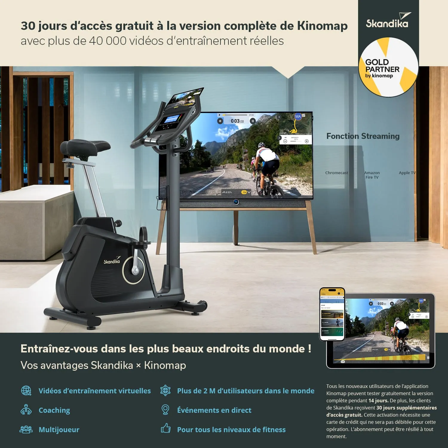 Ein stationäres Fahrrad steht vor einem Fernseher, der eine Trainings-App zeigt. Auf einem Tisch liegt ein Tablet.