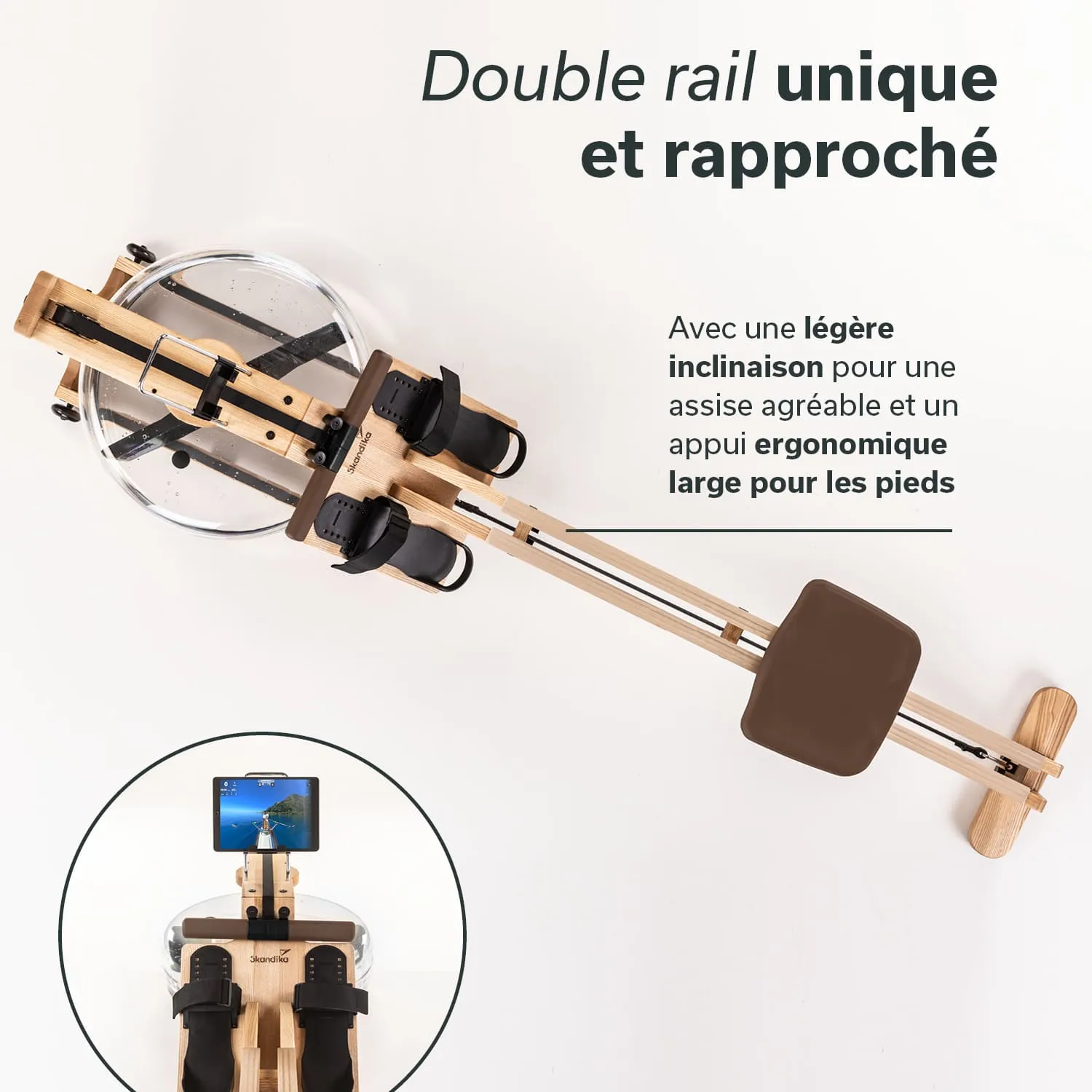 Rudergerät aus Holz mit doppeltem Schienensystem. Transparentes Wasserbehälter und ergonomische Fußstützen sind sichtbar.
