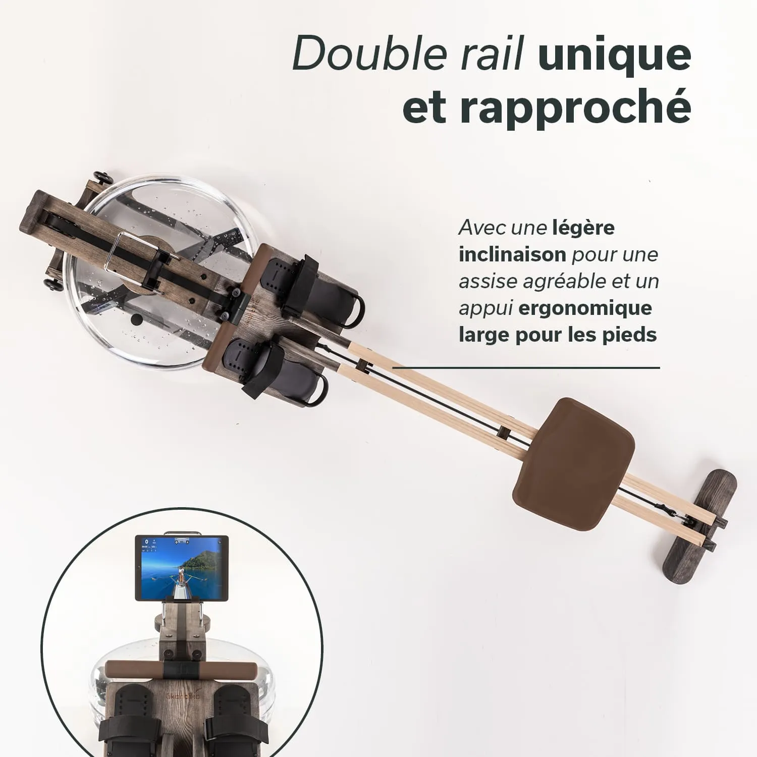 Wasser-Rudergerät mit Holzrahmen, abgerundeter Front und ergonomischem Sitz. Kleinere Abbildung eines Gerätes mit Halterung für ein Tablet.