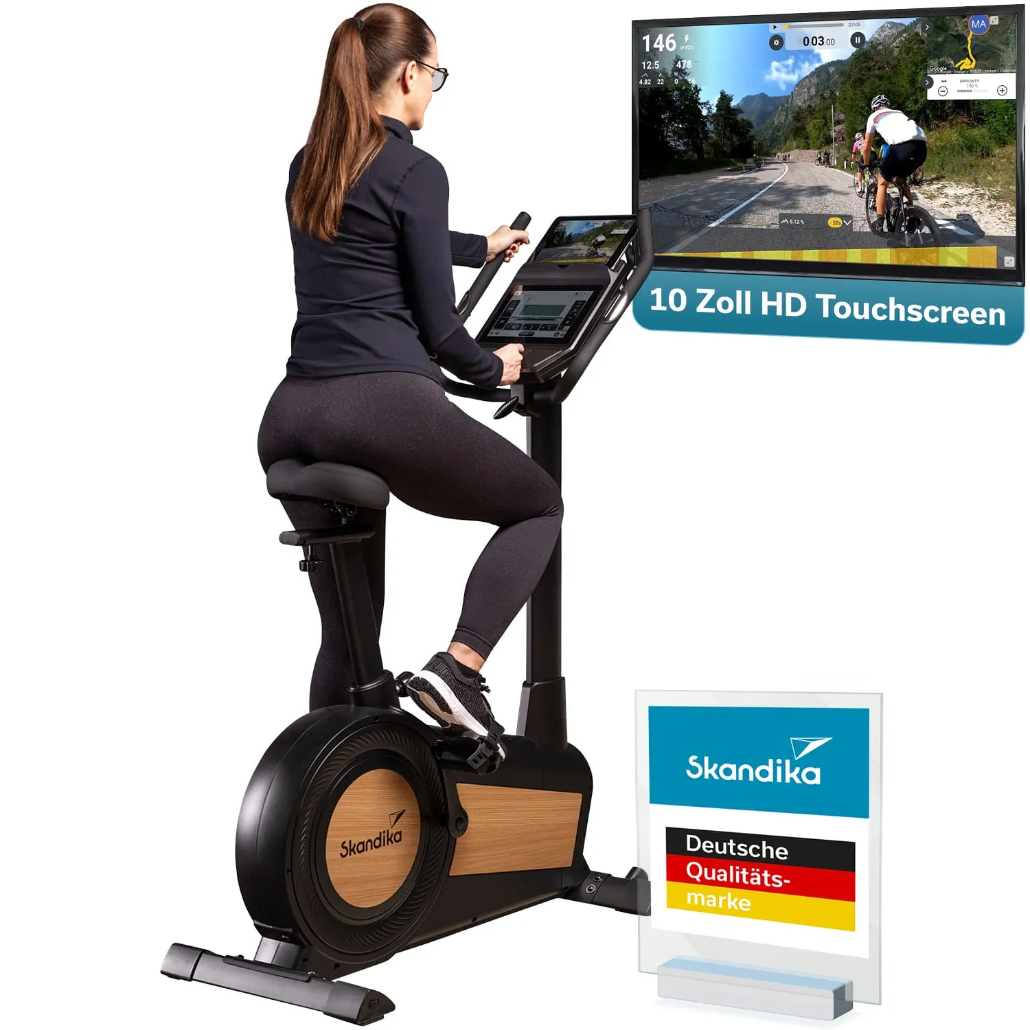 Widerstandsgerät von Skandika mit 10 Zoll HD-Touchscreen. Eine Person sitzt auf dem Gerät und trainiert.
