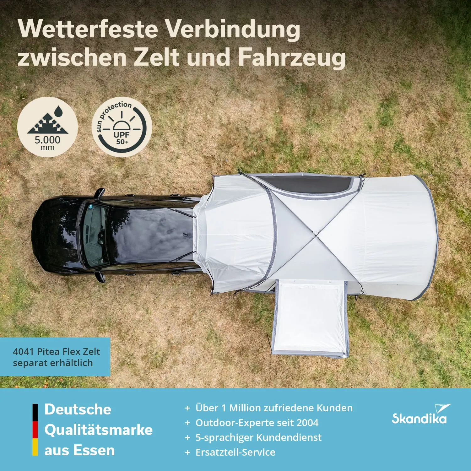 Dachzelt auf einem Fahrzeug, umgeben von Wiese. Markenlogo und Informationen zur Produktqualität am unteren Bildrand.