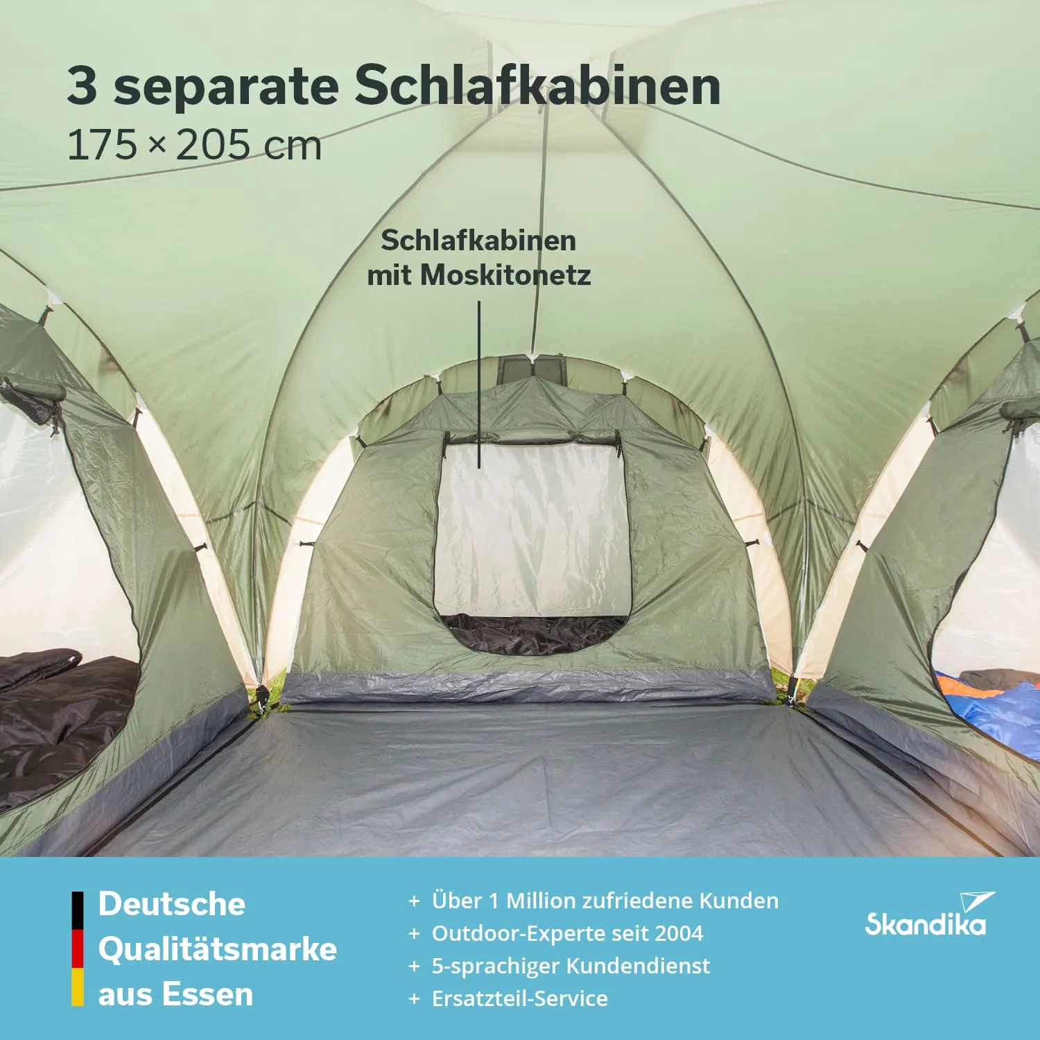 Zeltinnenseite mit drei separaten Schlafkabinen, ausgestattet mit Moskitonetzen. Grüne Zeltwände und grauer Boden.