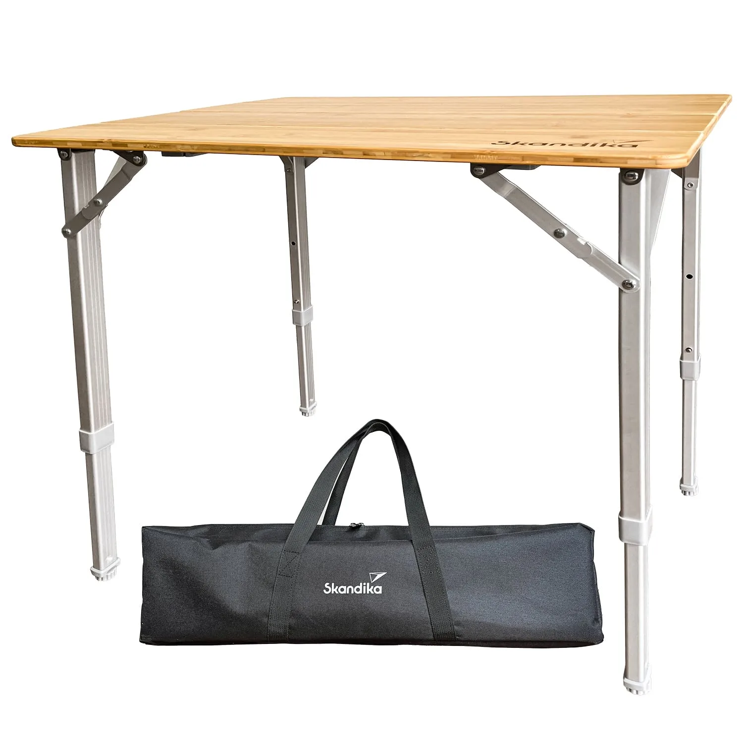 Klappbarer Tisch mit Holzplatte und Aluminiumgestell, daneben eine schwarze Tragetasche mit Logo.