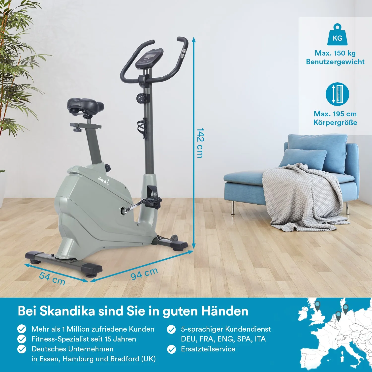 Fahrradtrainer in mintgrün, Maße 54x94 cm, Höhe 142 cm, mit digitalem Display, auf hellen Holzboden neben einer blauen Couch.