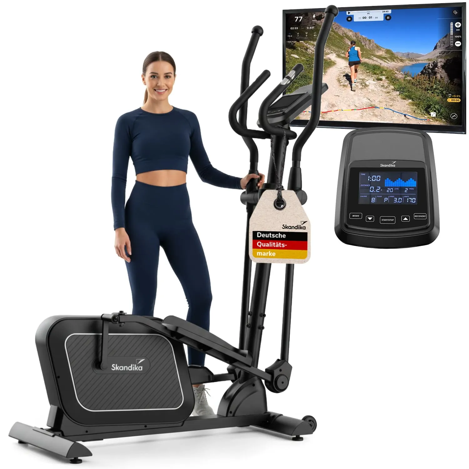 Eine Person steht neben einem Crosstrainer mit einem Bildschirm im Hintergrund, der eine Outdoor-Laufstrecke zeigt. Ein Bedienpanel ist sichtbar.