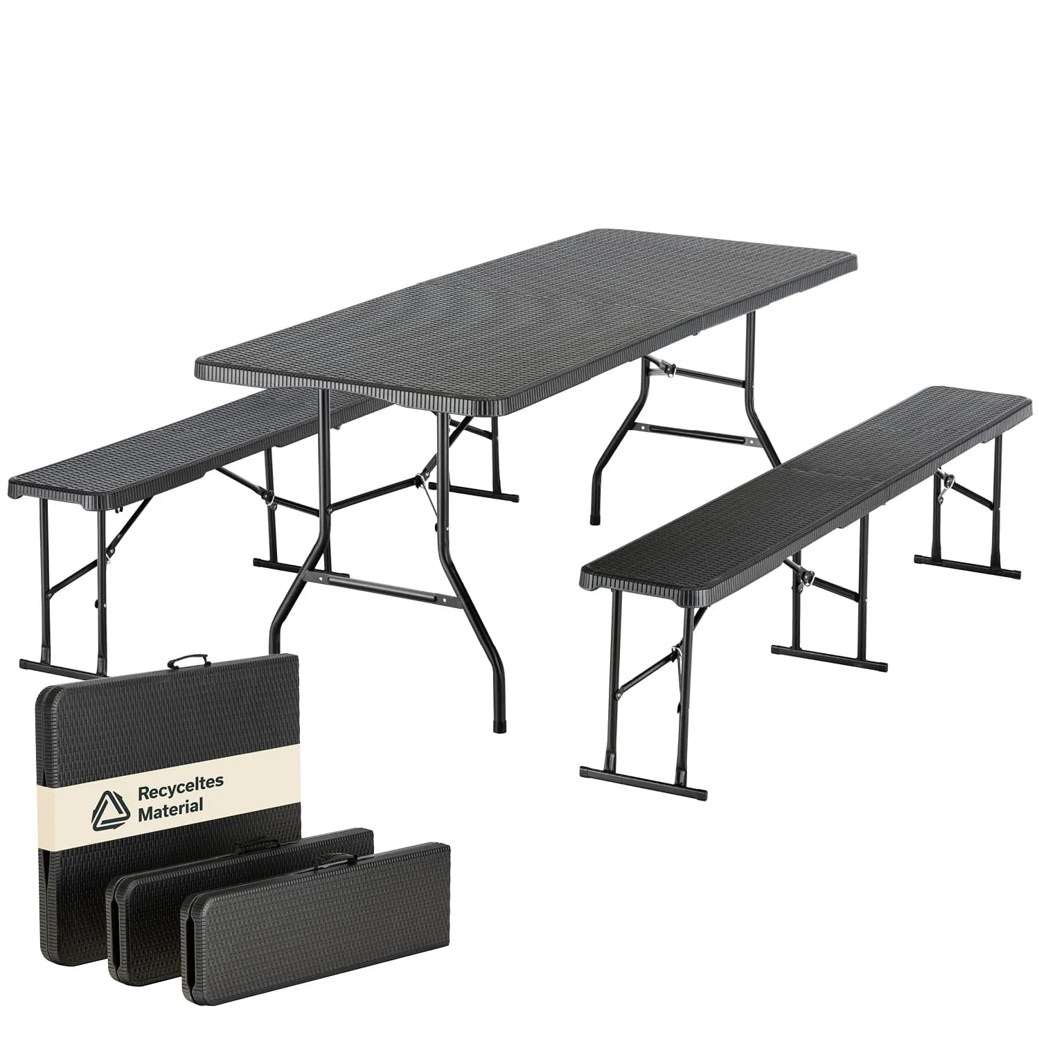 Ein faltbarer Tisch mit zwei Bänken in Schwarz, aus recyceltem Material, neben drei zusammenklappbaren Elementen.