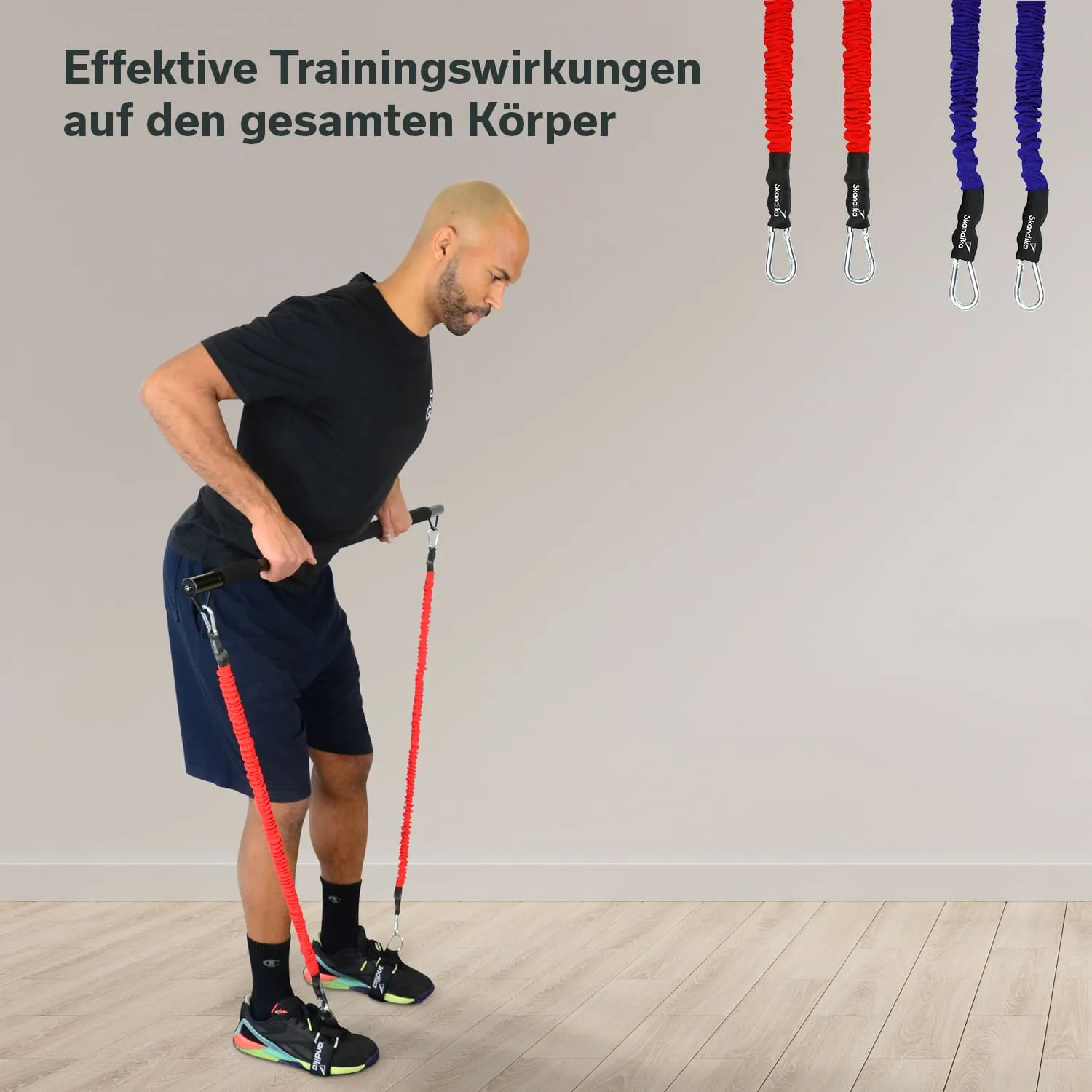 Person steht mit leicht gebeugtem Oberkörper und beiden Händen an einem Trainingsgerät. Das Gerät hat zwei rote Widerstandsbänder.