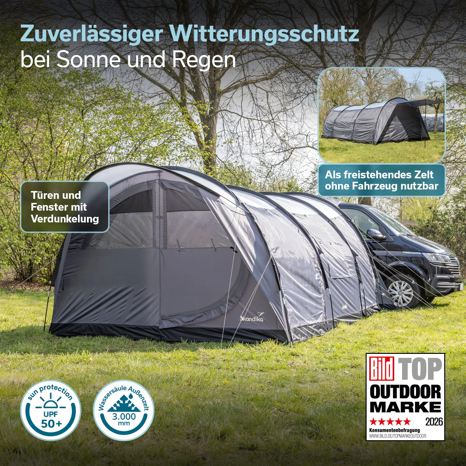 Zelt in der Natur, das einen wetterfesten Schutz bietet. Neben dem Zelt ein Fahrzeug. Baumwipfel im Hintergrund.
