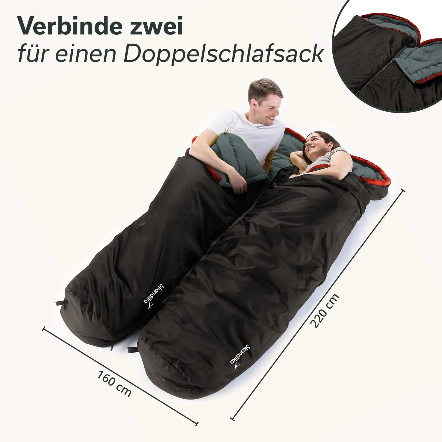 Zwei Schlafsäcke in Schwarz, verbunden, mit zwei Personen, die entspannt darin liegen. Maße: 220 cm x 160 cm.