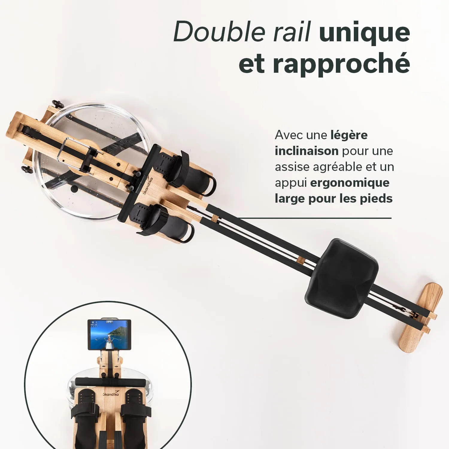 Wasser-Rudergerät aus Holz mit transparentem Tank, Fußstützen, einem schwarzen Sitz und einem Halter für ein Tablet.