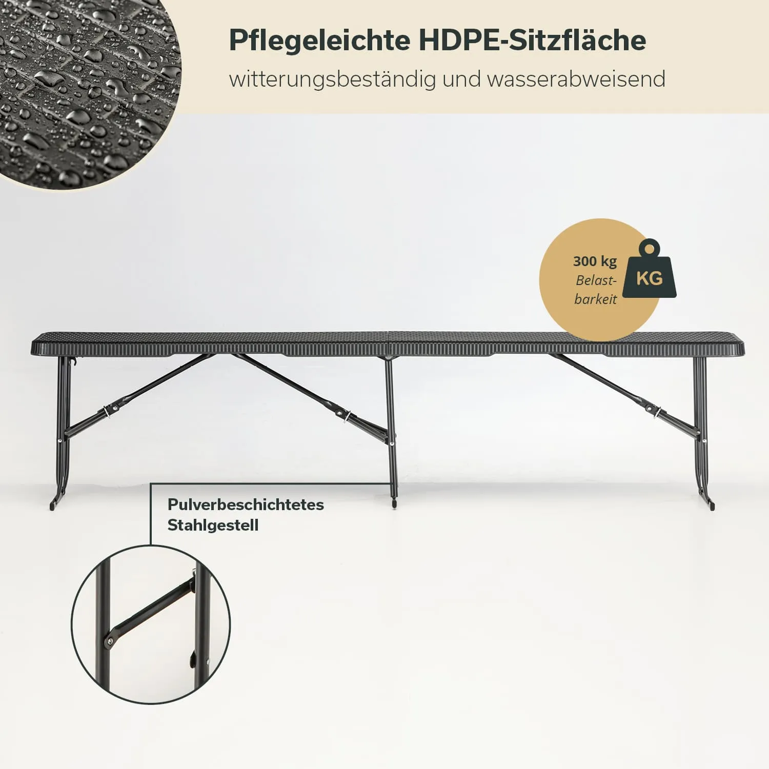 Bietet eine lange, schwarze Sitzfläche aus HDPE mit pulverbeschichtetem Stahlgestell. Sichtbare Wasserperlen auf der Oberfläche.