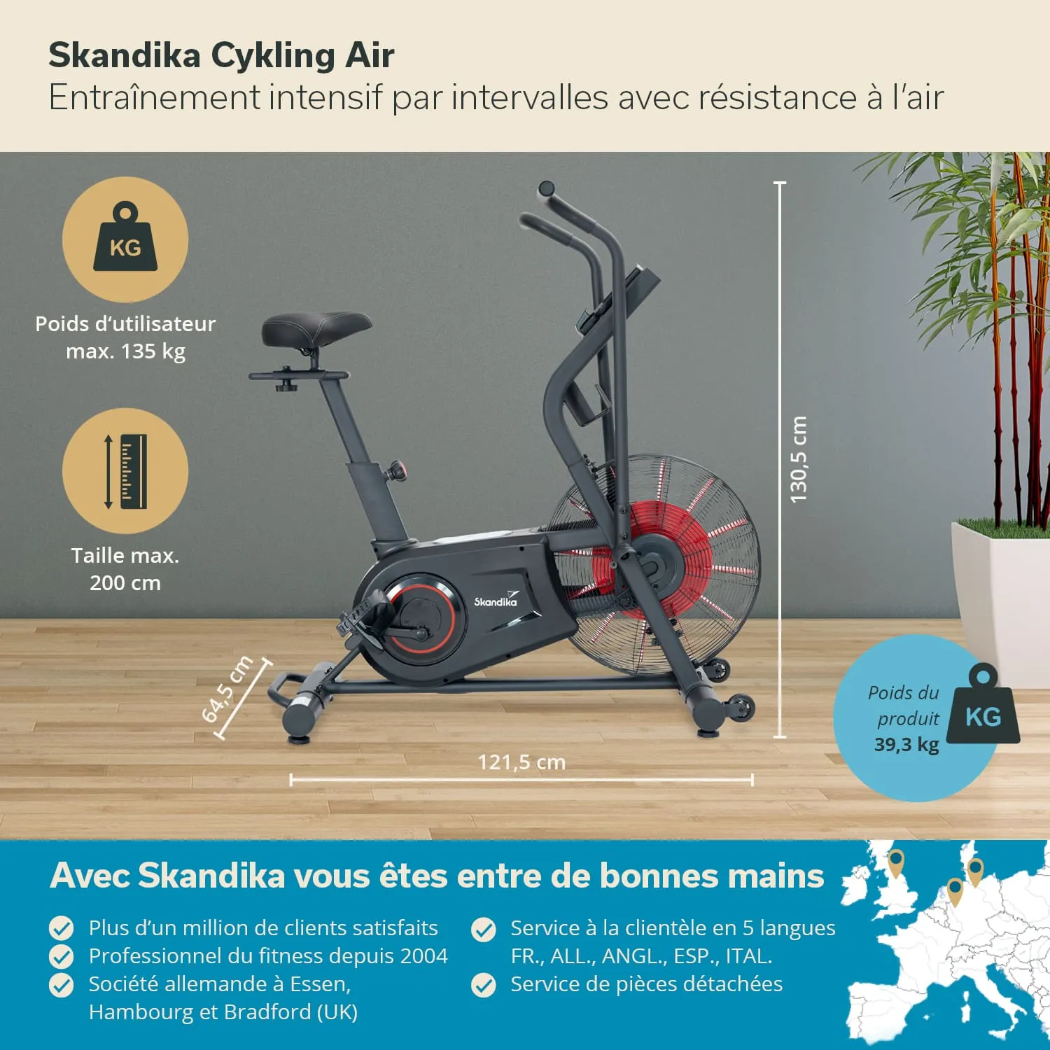 Fitnessgerät Skandika Cyckling Air mit technischen Details und Abmessungen auf einer Holzfläche, im Hintergrund Pflanzen.