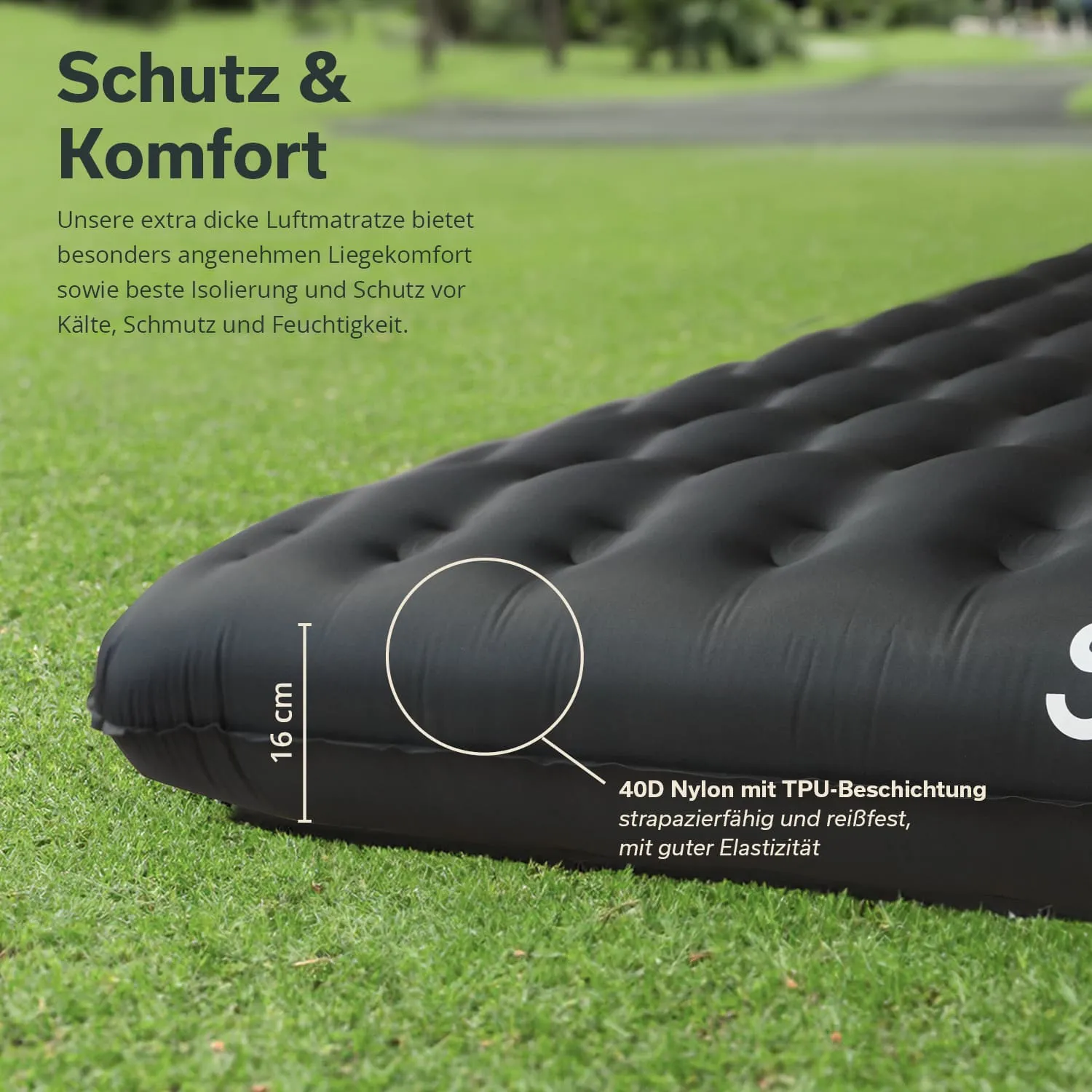 Schwarze Luftmatratze auf grünem Rasen, mit Maßangabe 16 cm und Hinweisen zu Material und Komfort.