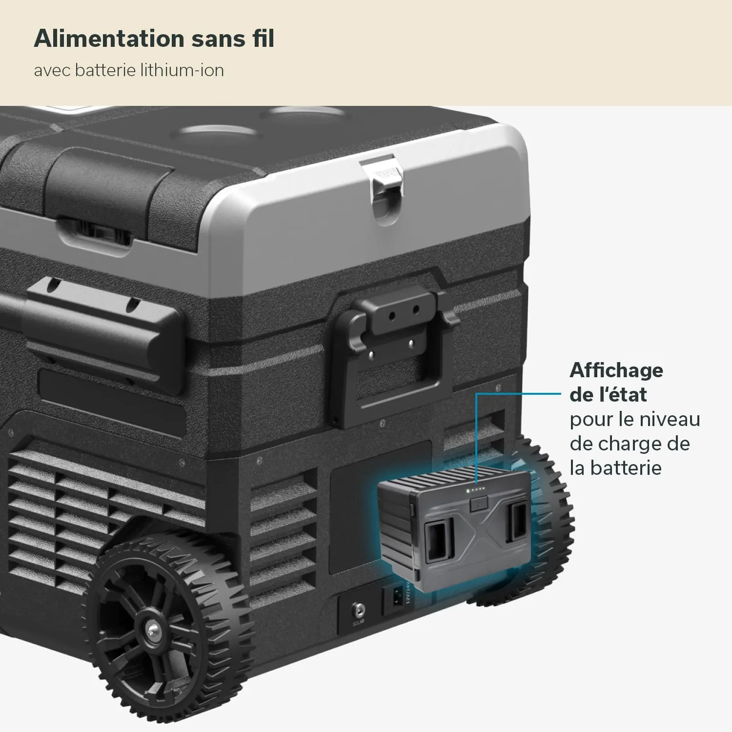 Tragbare Kühlbox mit Lithium-Ionen-Batterie. Sichtbares Display zeigt den Ladezustand. Reifen zur Mobilität.