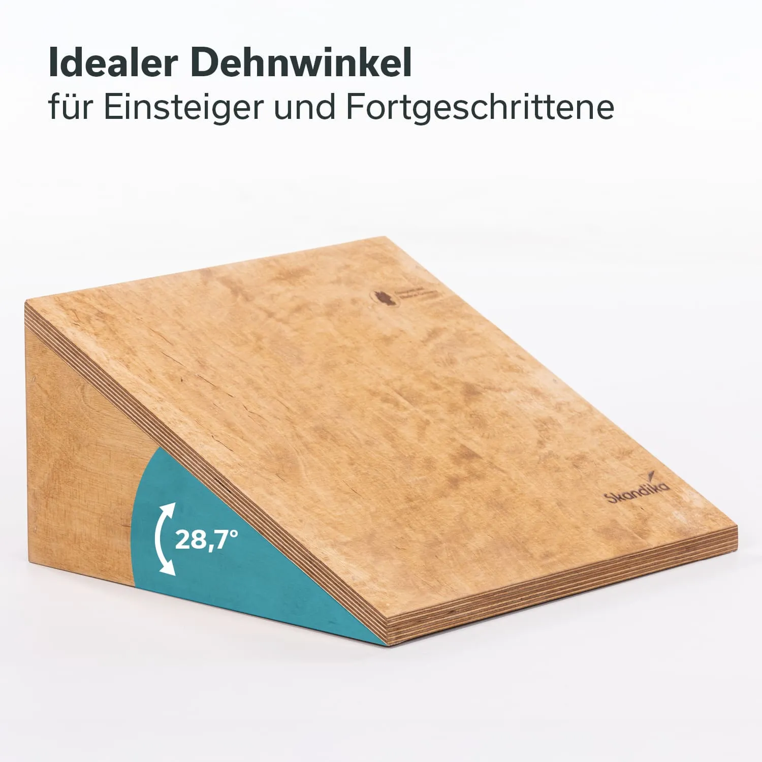 Prismatische Holzplatte mit einem Dehnwinkel von 28,7°, darauf steht der Text „Idealer Dehnwinkel für Einsteiger und Fortgeschrittene“.