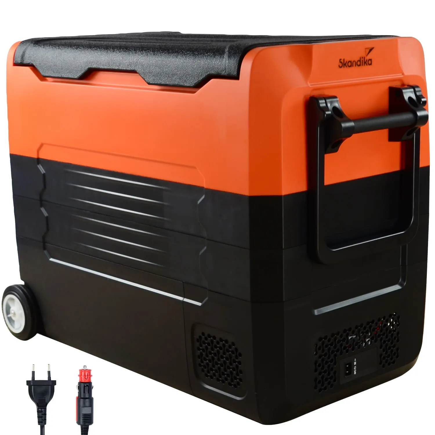 Kühlschrank in orange-schwarzer Farbe mit Rollen und Griff, daneben zwei Kabelanschlüsse.
