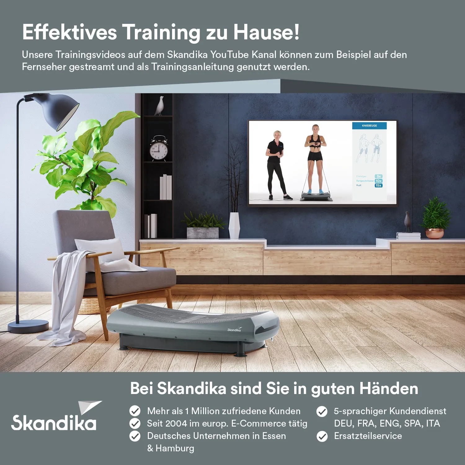 Ein modernes Wohnzimmer mit einem grauen Fitnessgerät, einem Fernseher, Pflanzen, einem Stuhl und Holzregalen.